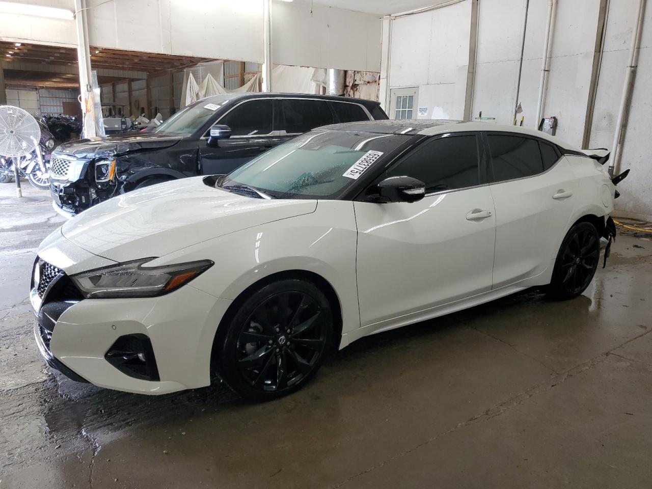 NISSAN MAXIMA SR