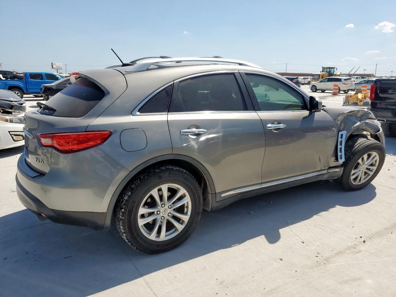 INFINITI FX35