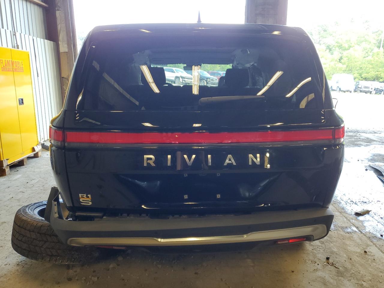 RIVIAN R1S ADVENTURE