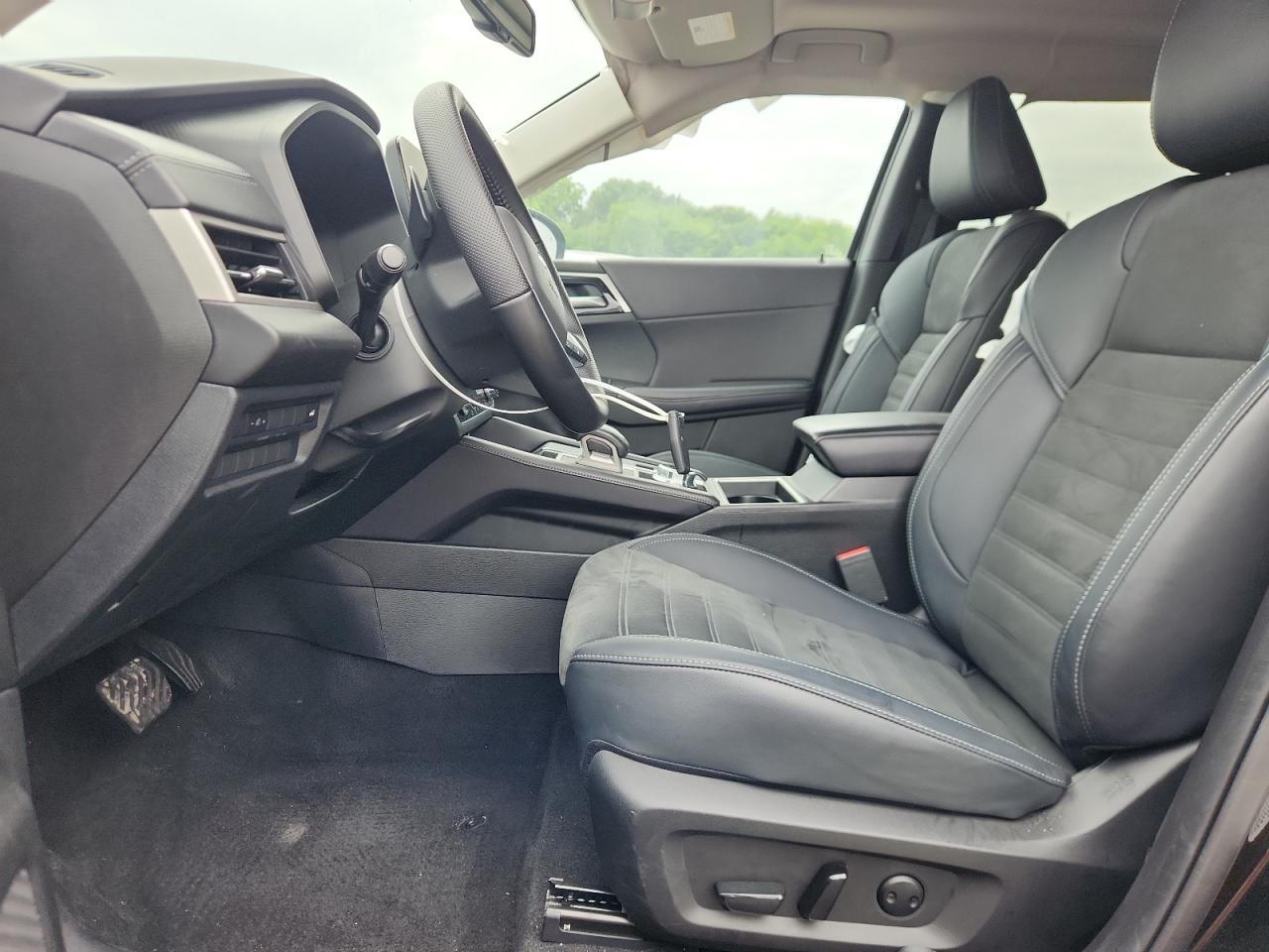 MITSUBISHI OUTLANDER SE