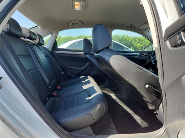 2017 VOLKSWAGEN PASSAT R-L 1VWDT7A38HC074543