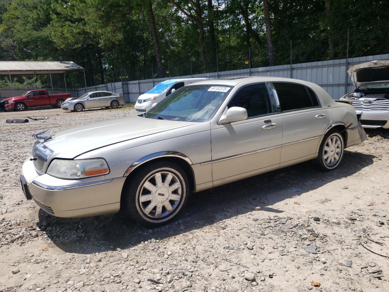 Lot #3215708728 2005 LINCOLN TOWN CAR S