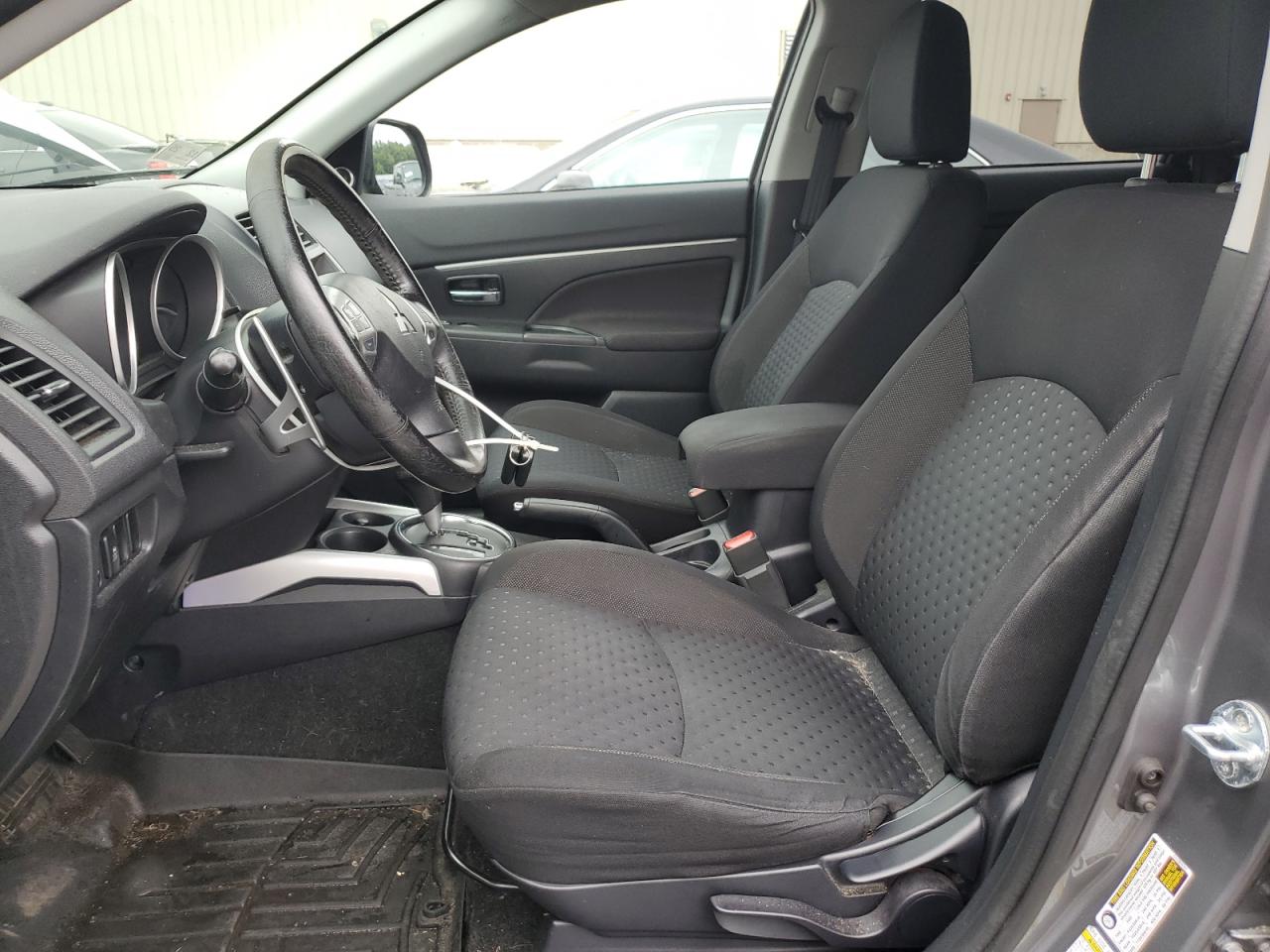 MITSUBISHI OUTLANDER SE