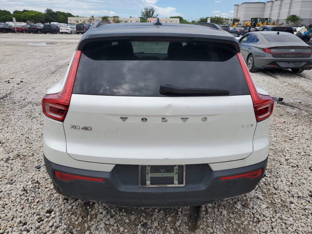 VOLVO XC40 T5 R-DESIGN