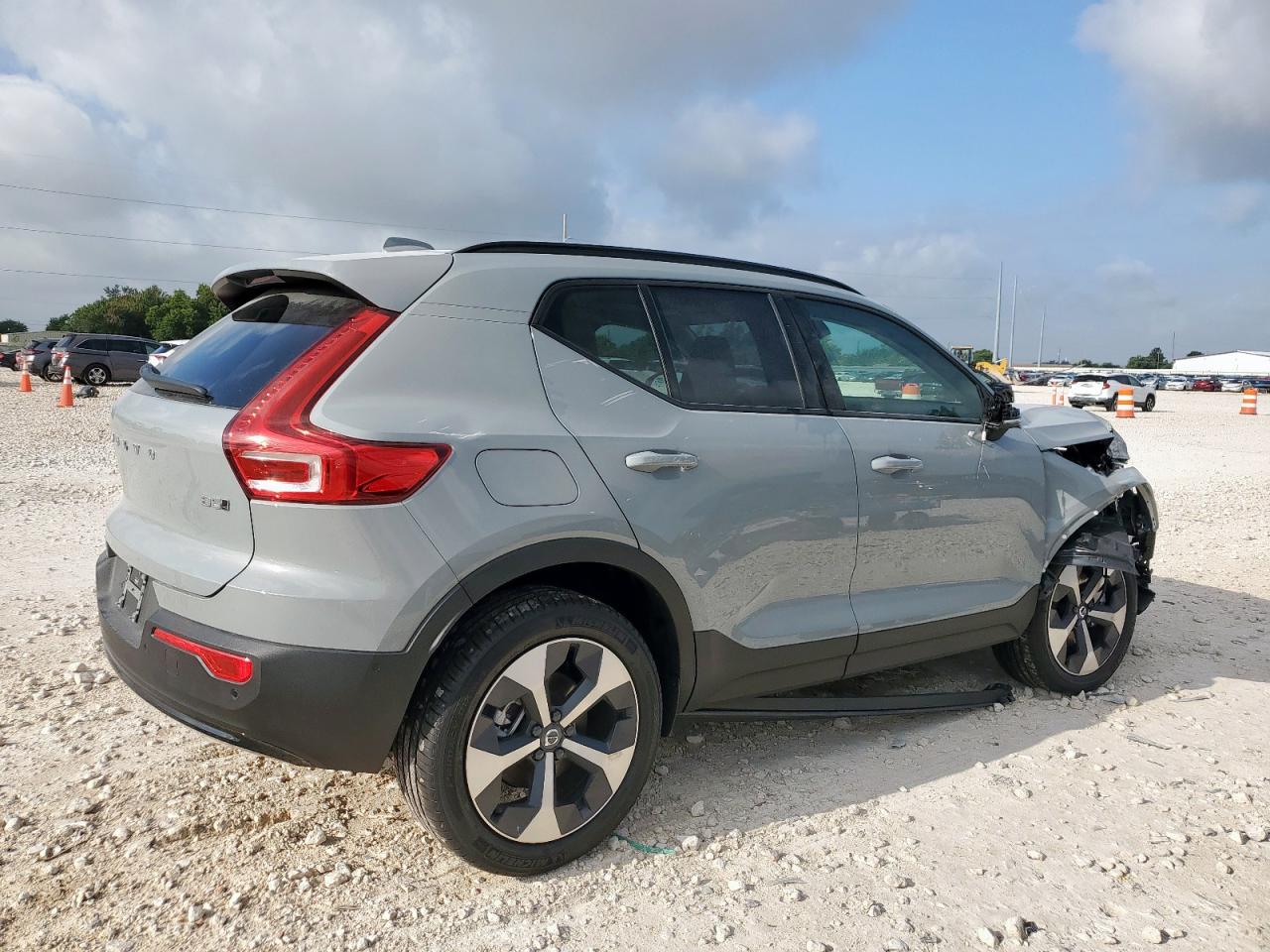 VOLVO XC40 PLUS