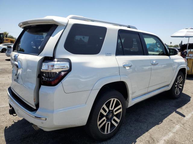 2018 TOYOTA 4RUNNER SR JTEBU5JR8J5588155