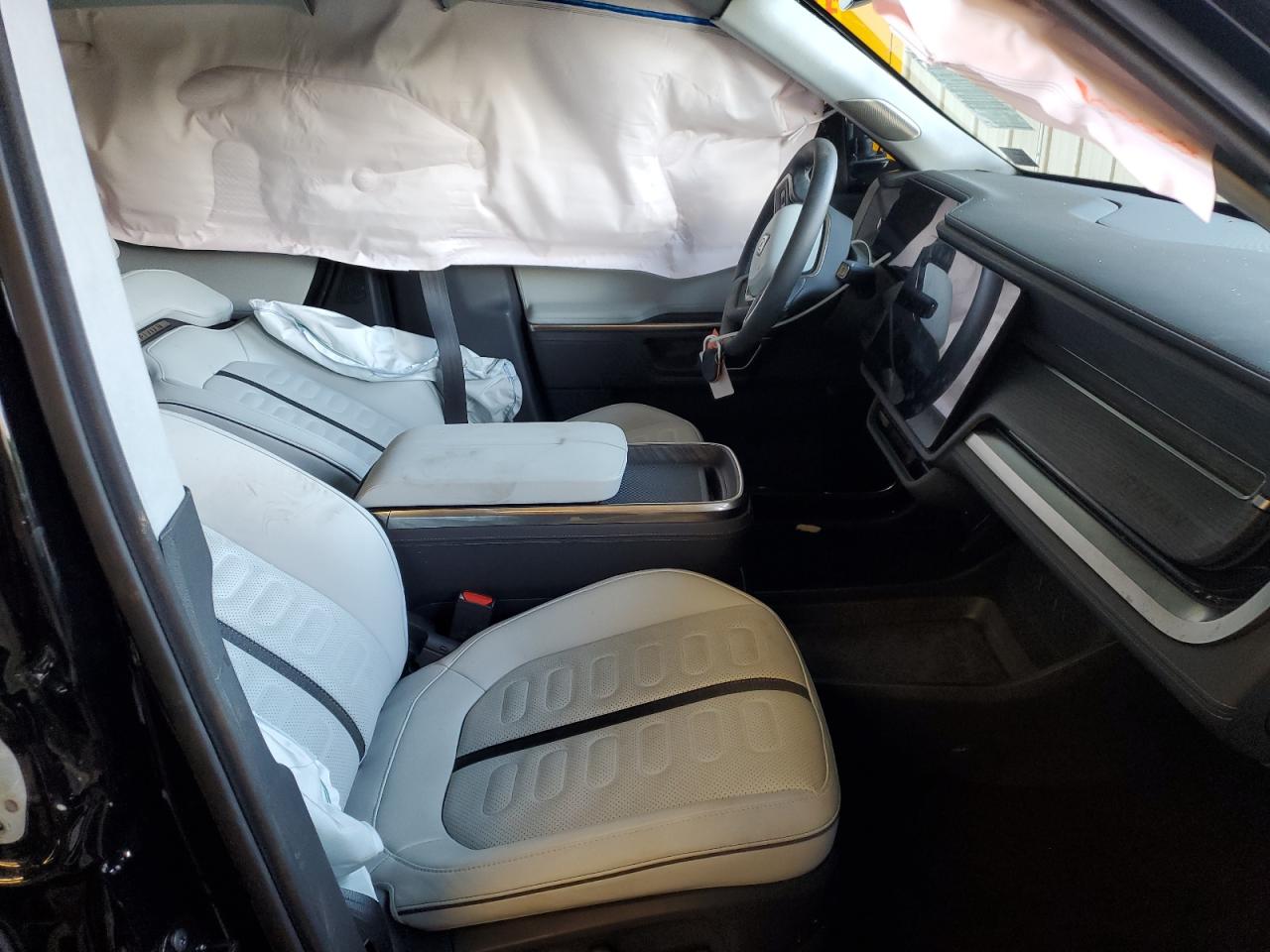 RIVIAN R1S ADVENTURE