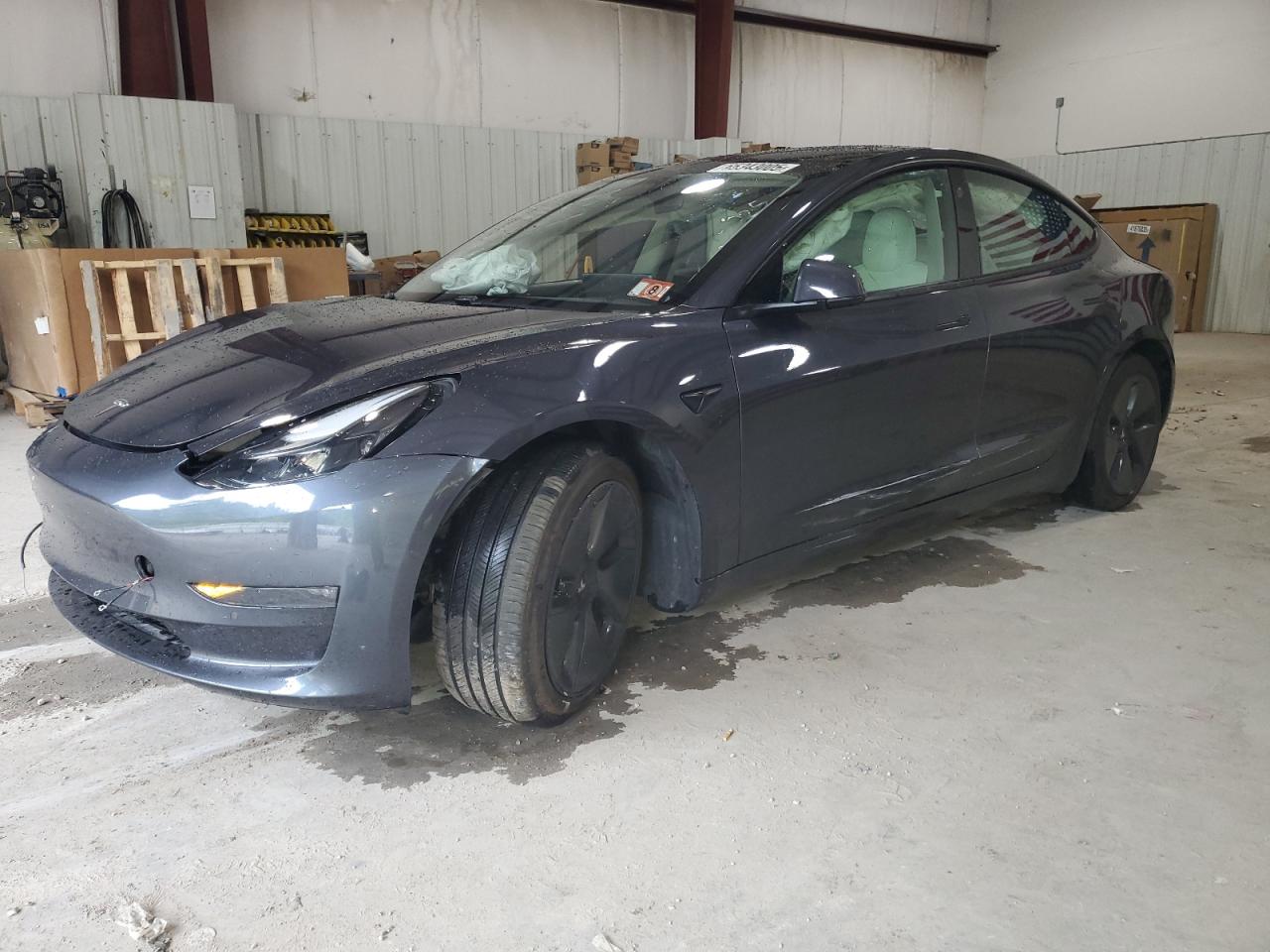 TESLA MODEL 3