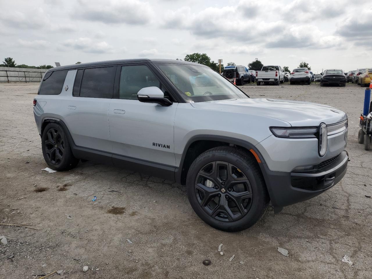 RIVIAN R1S ADVENTURE