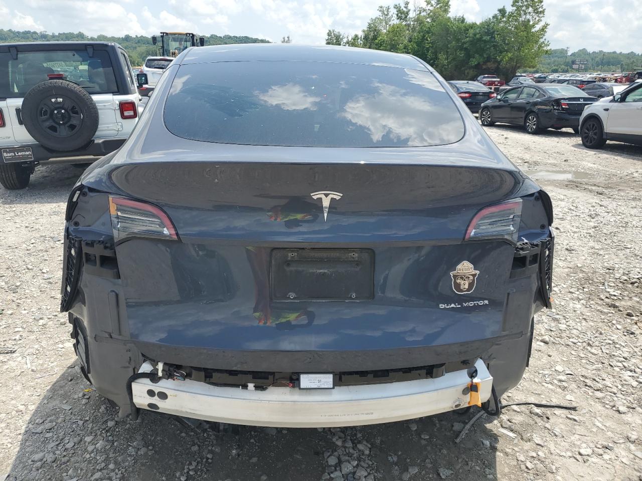 TESLA MODEL Y