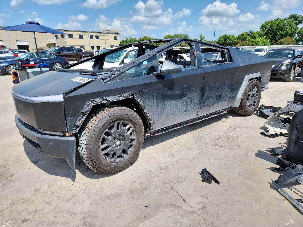 TESLA CYBERTRUCK
