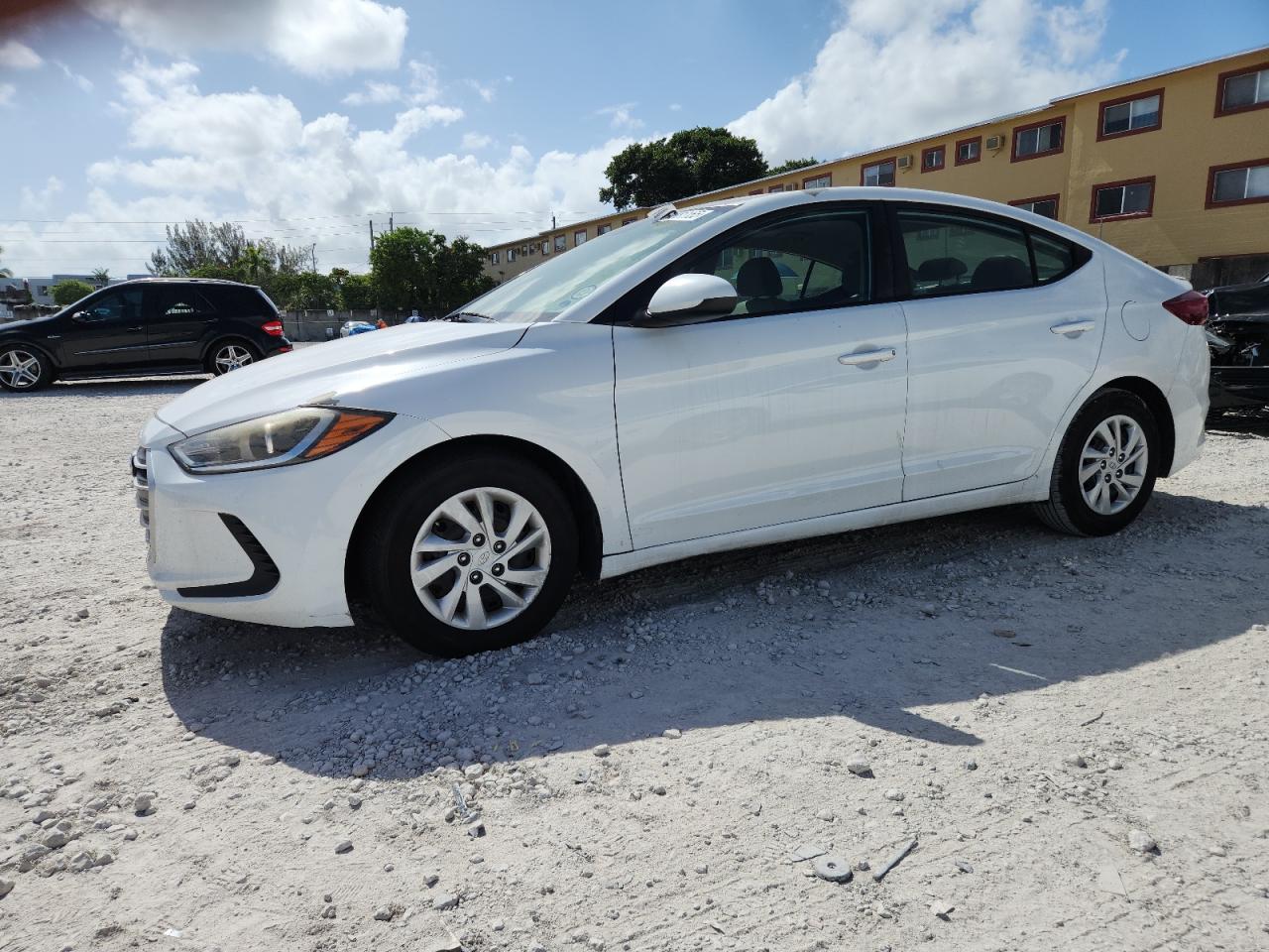 HYUNDAI ELANTRA SE