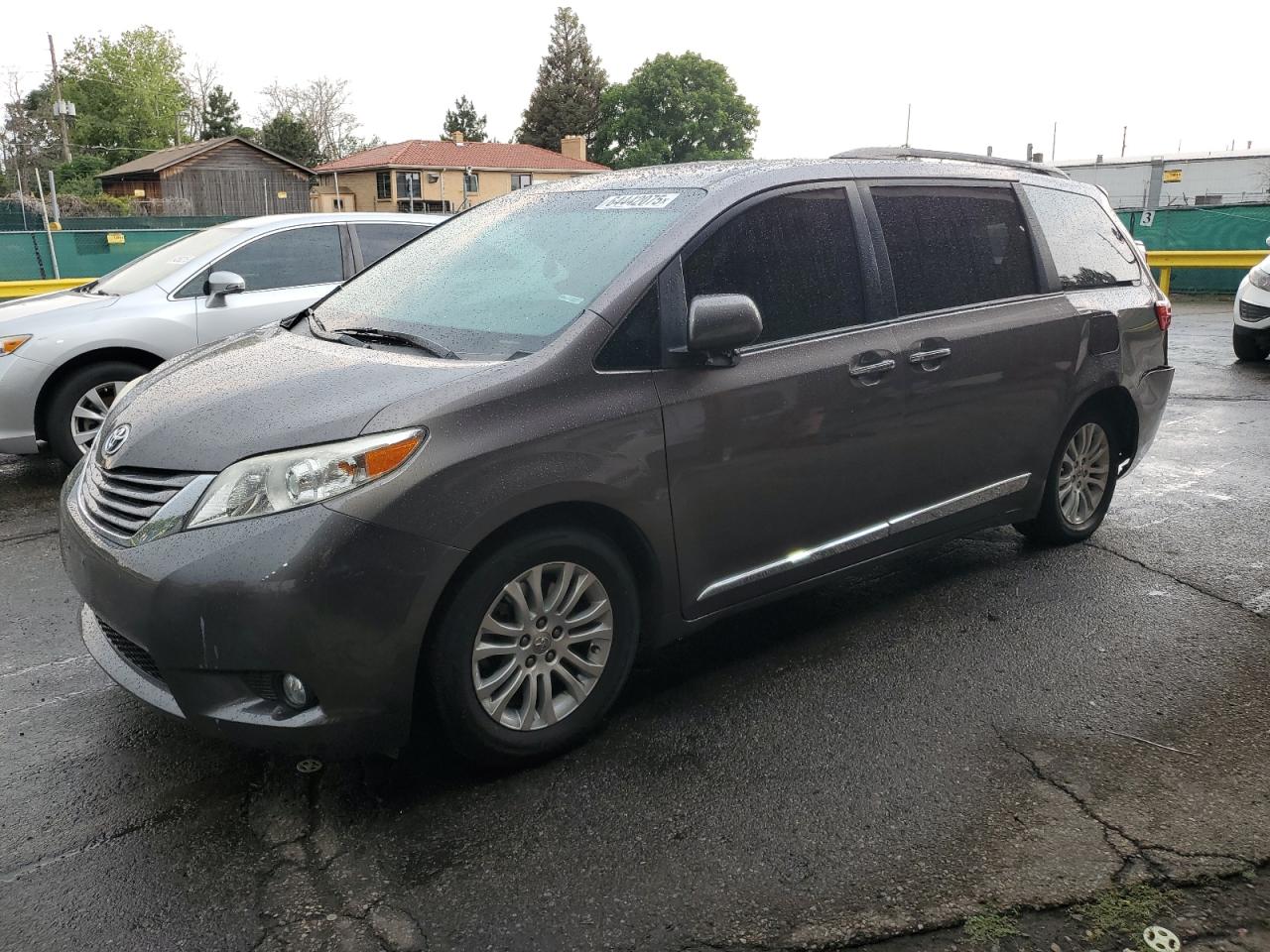 TOYOTA SIENNA XLE
