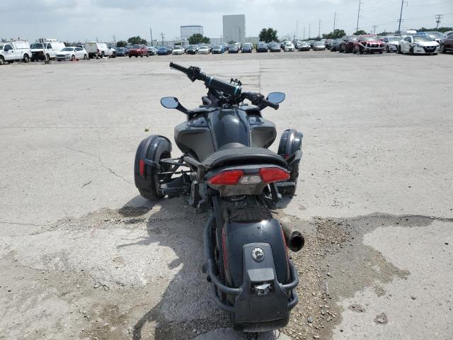 2018 CAN-AM SPYDER ROA 2BXRDCD2XJV000126