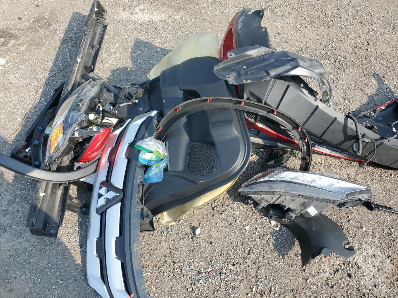 MITSUBISHI OUTLANDER SE