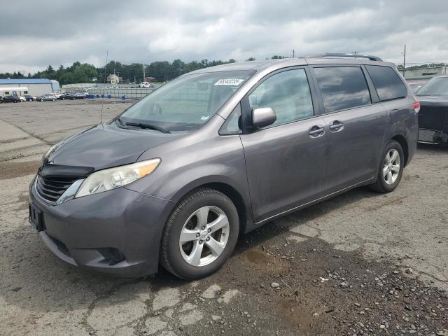 TOYOTA SIENNA LE