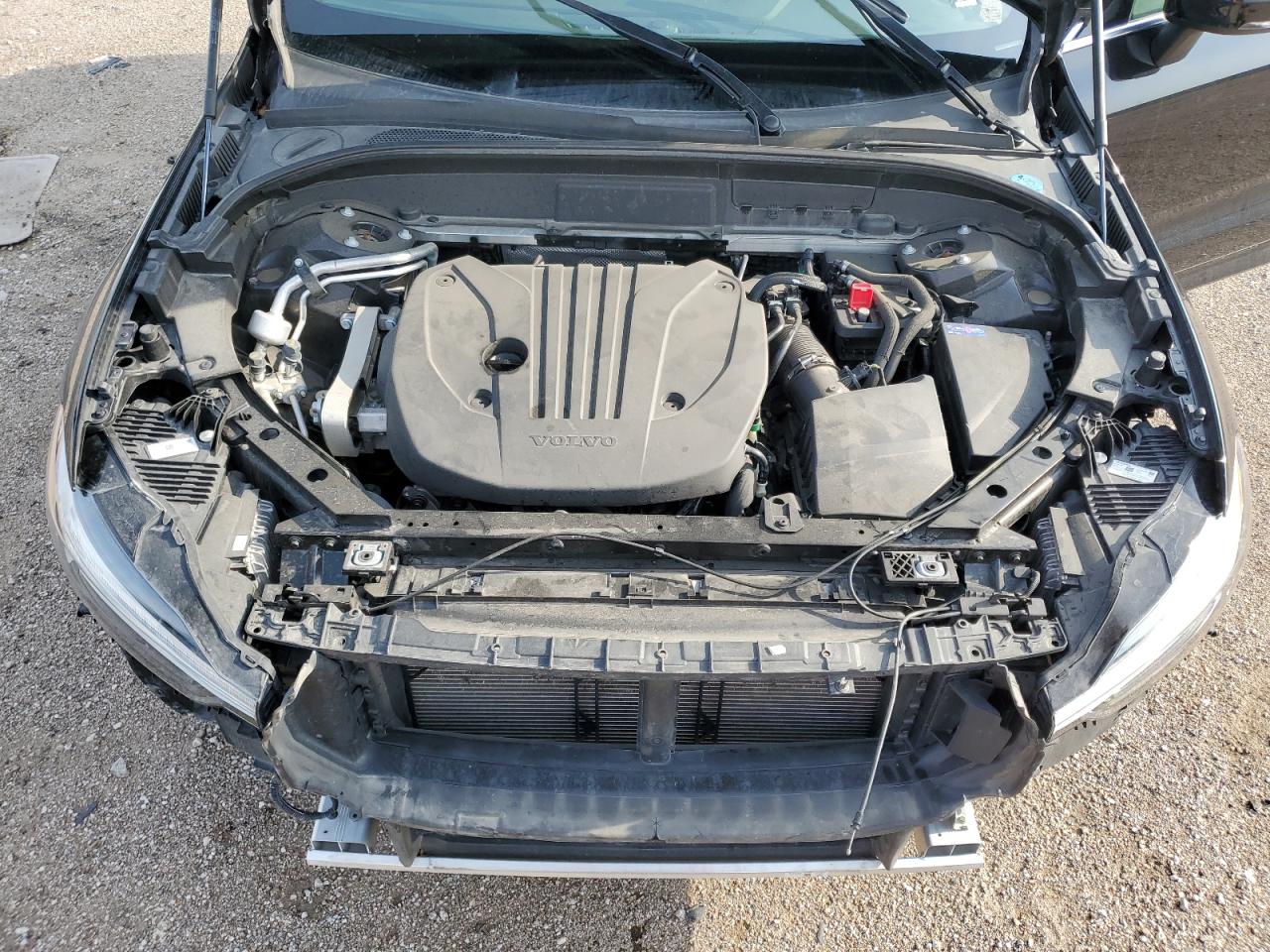 VOLVO XC60 B5 MOMENTUM