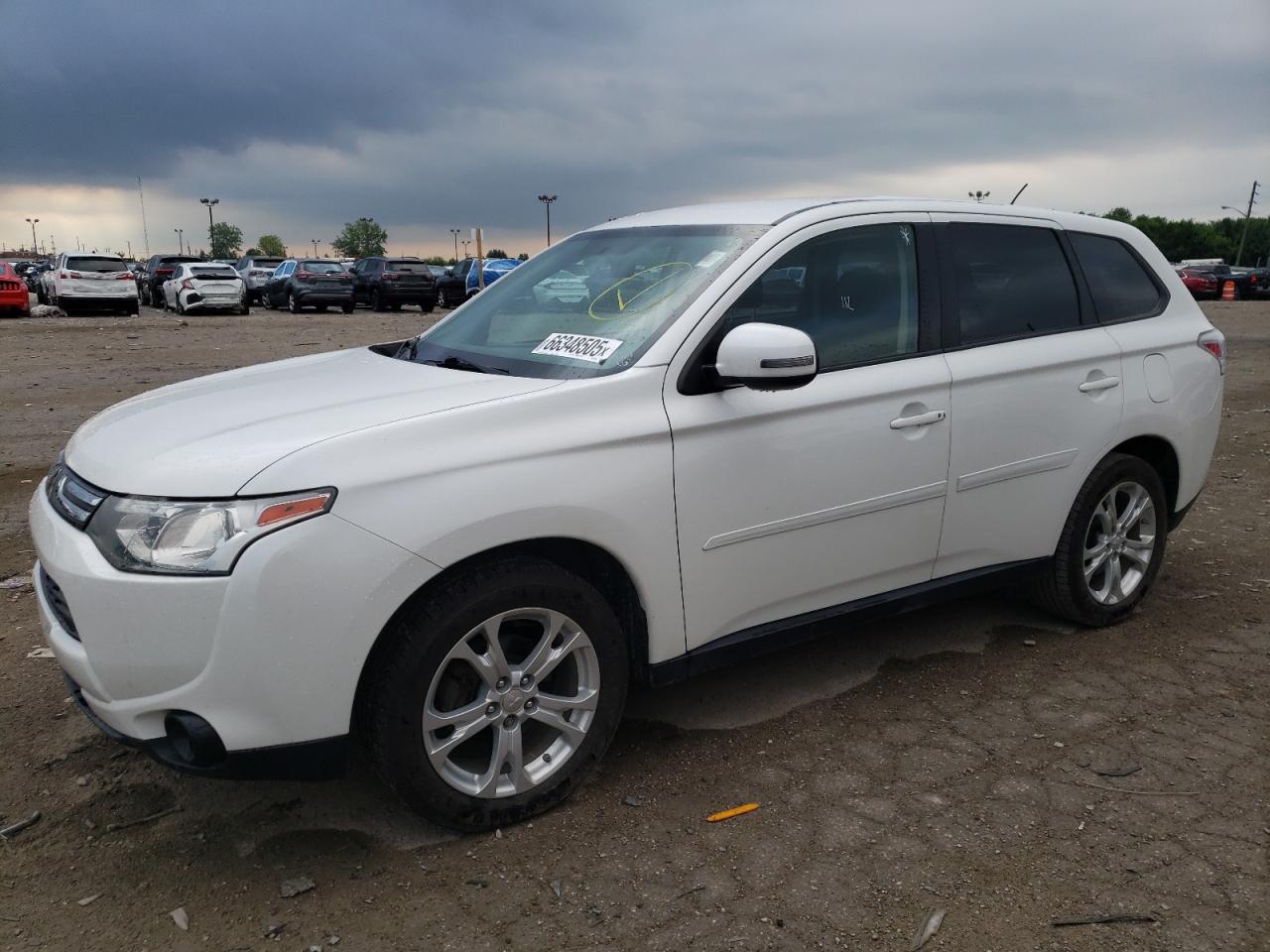 MITSUBISHI OUTLANDER SE