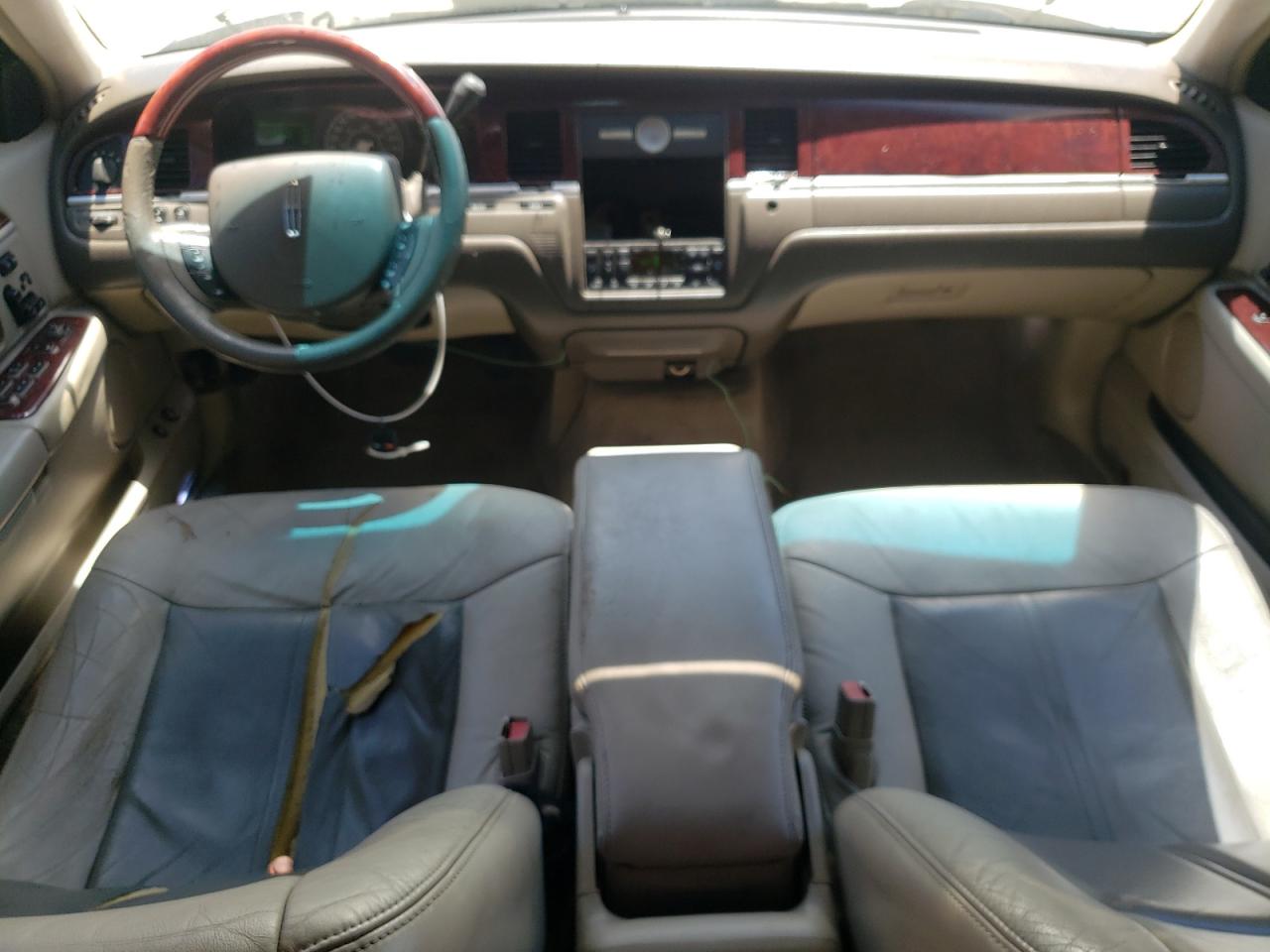 Lot #3215708728 2005 LINCOLN TOWN CAR S