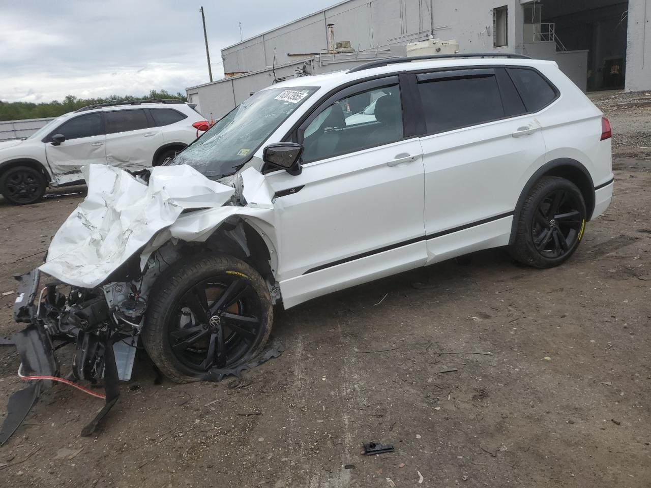 VOLKSWAGEN TIGUAN SE R-LINE BLACK