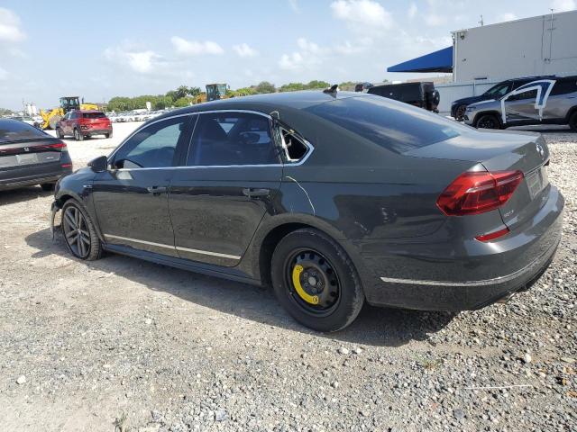 2017 VOLKSWAGEN PASSAT R-L 1VWDT7A32HC052201