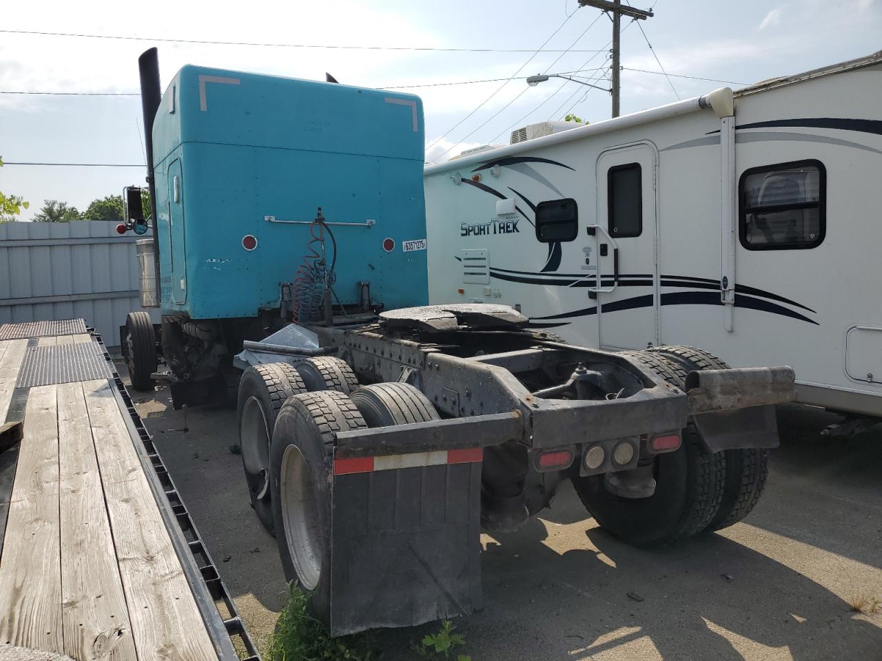 Lot #3257381218 1998 PETERBILT 379