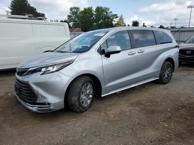 TOYOTA SIENNA XLE