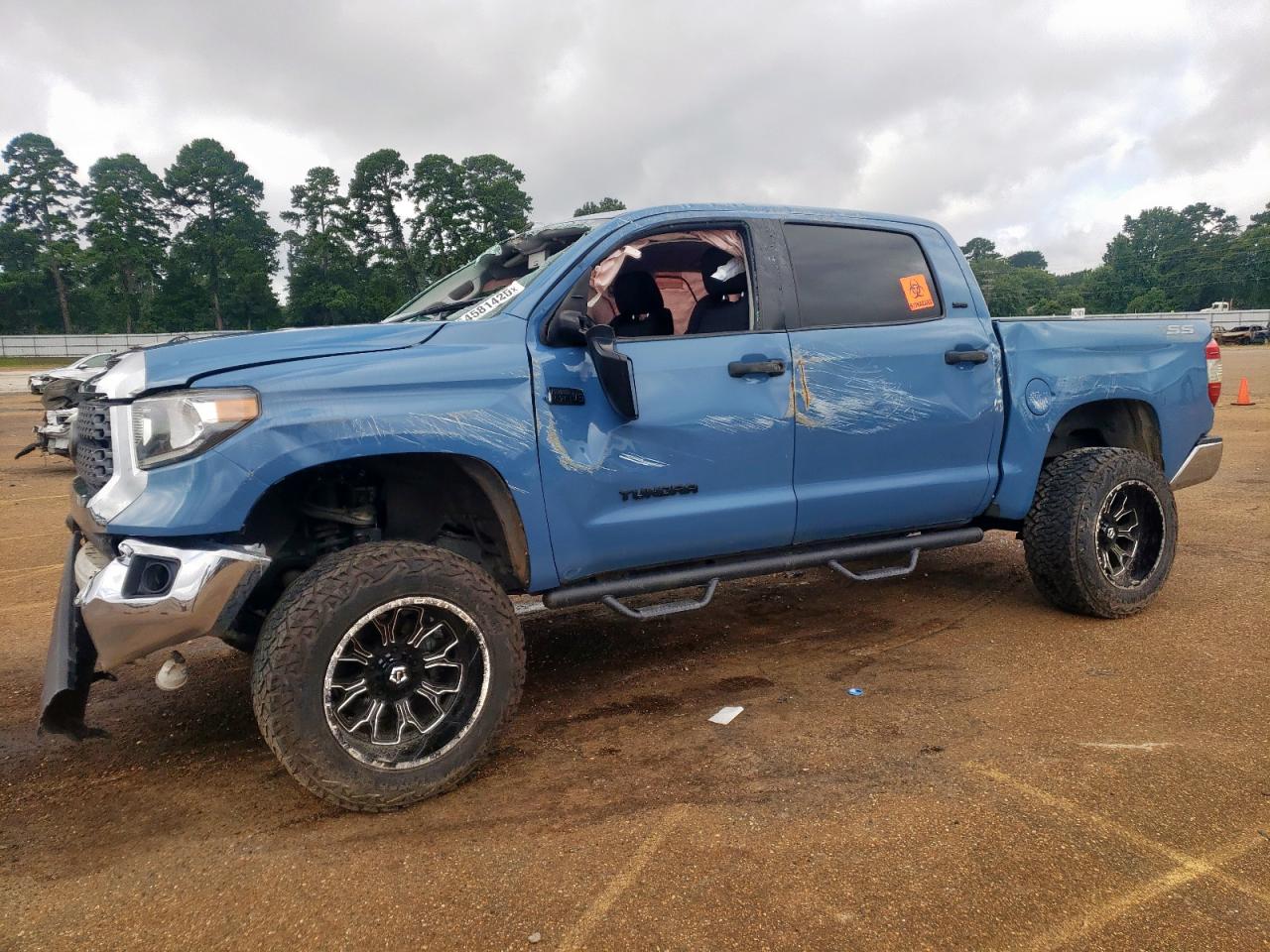 TOYOTA TUNDRA CREWMAX SR5