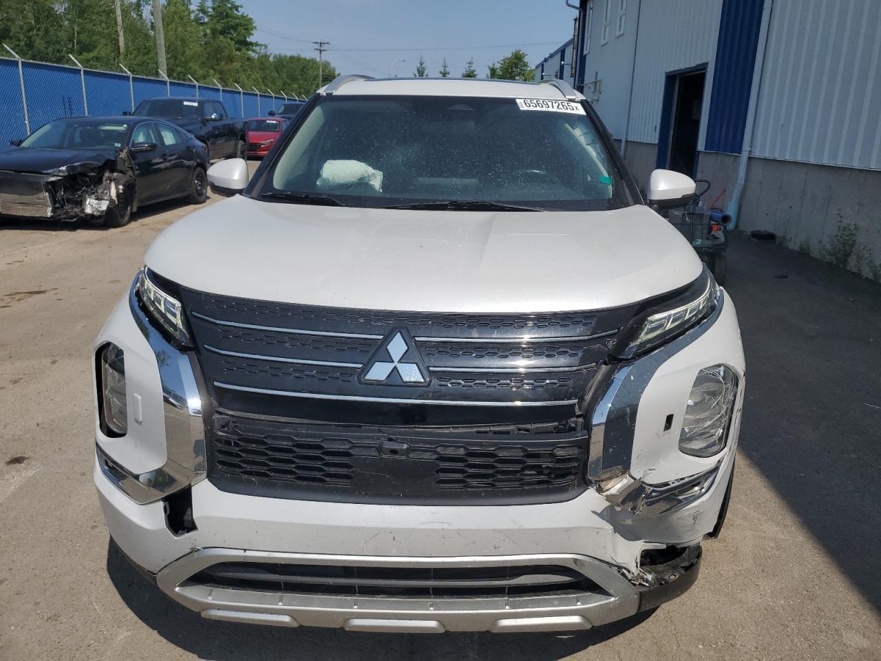 MITSUBISHI OUTLANDER SE