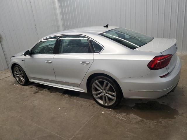 2017 VOLKSWAGEN PASSAT R-L 1VWDT7A30HC067957
