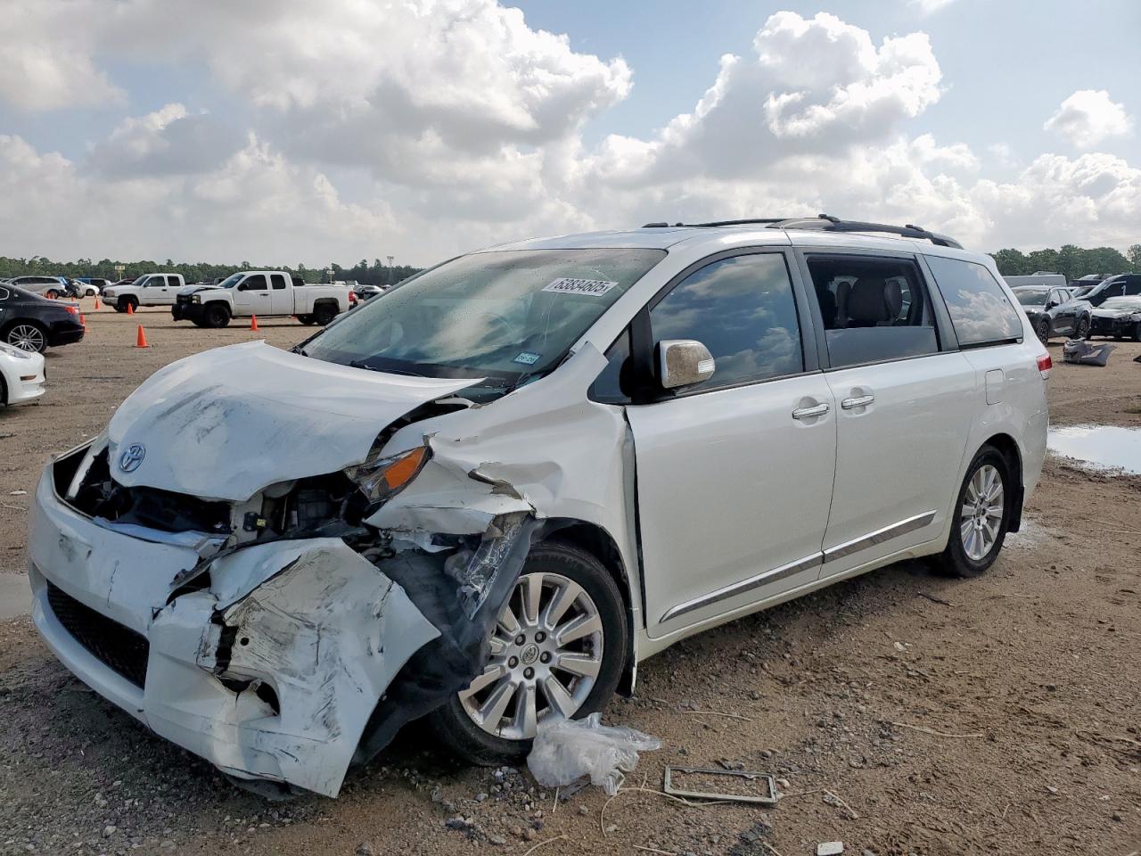 TOYOTA SIENNA XLE