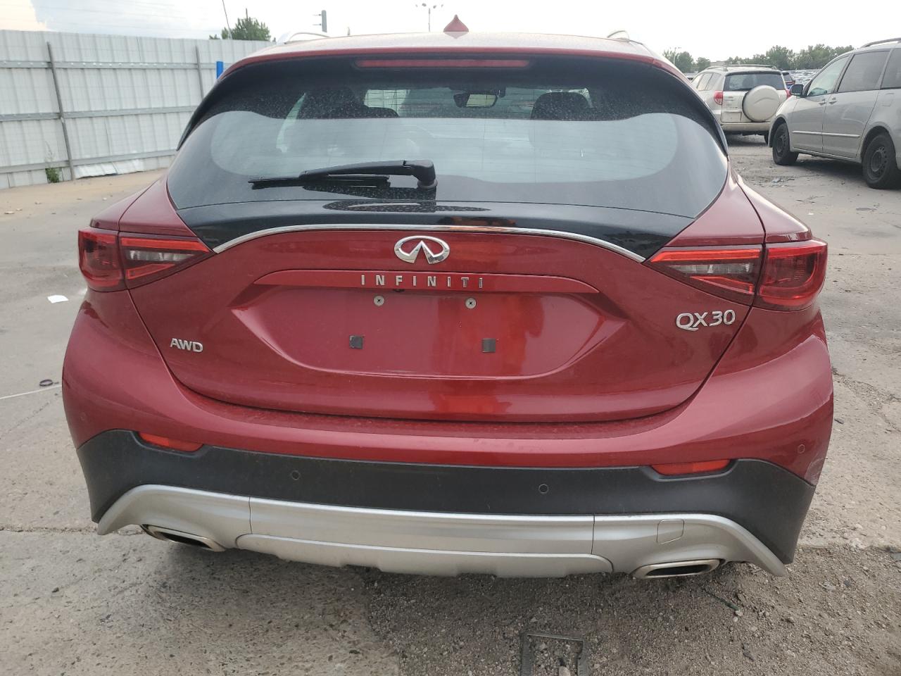 INFINITI QX30 BASE