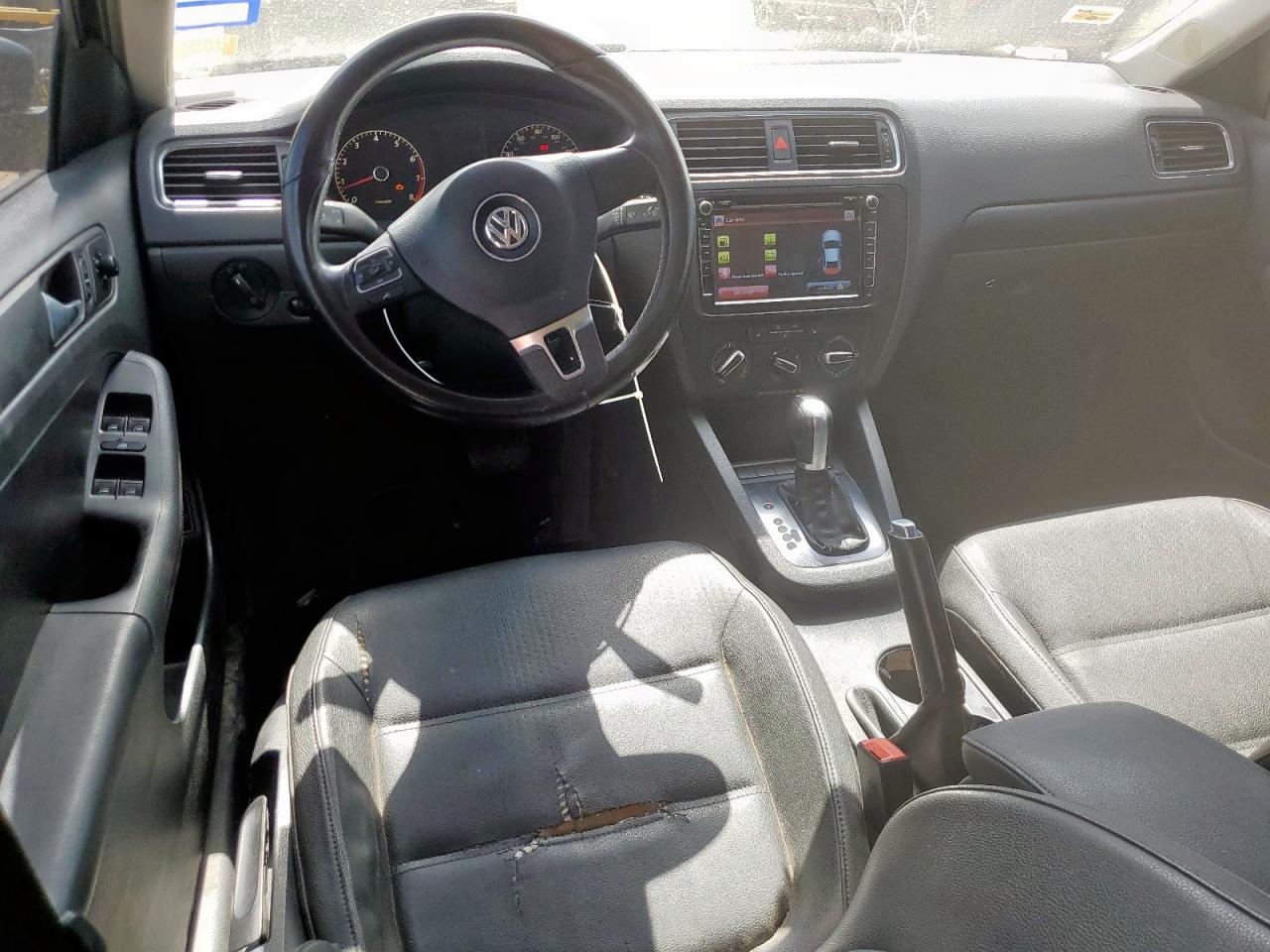 VOLKSWAGEN JETTA SE