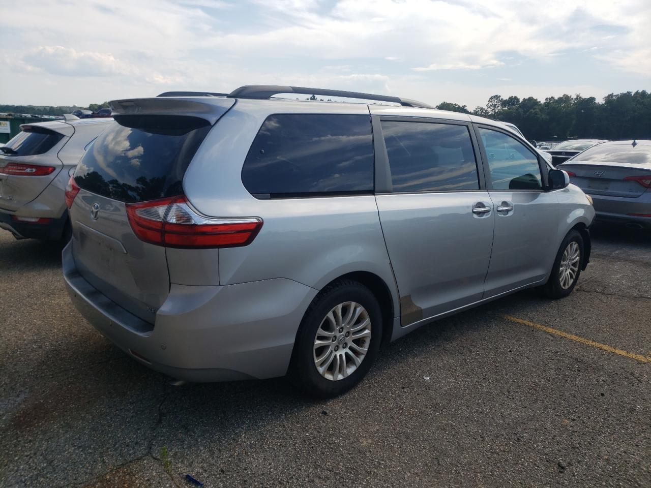 TOYOTA SIENNA XLE