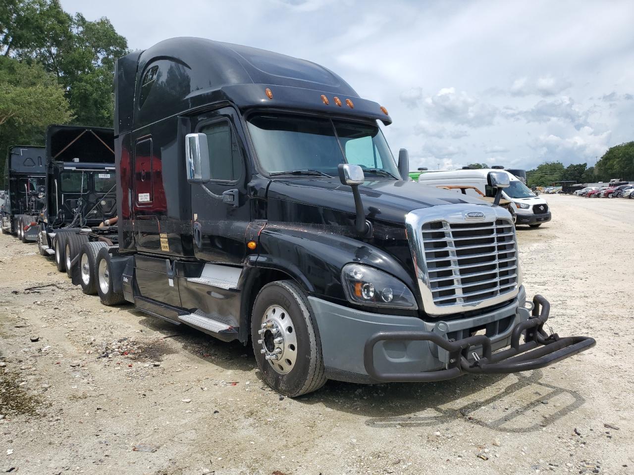Lot #3191398884 2015 FREIGHTLINER CASCADIA 1