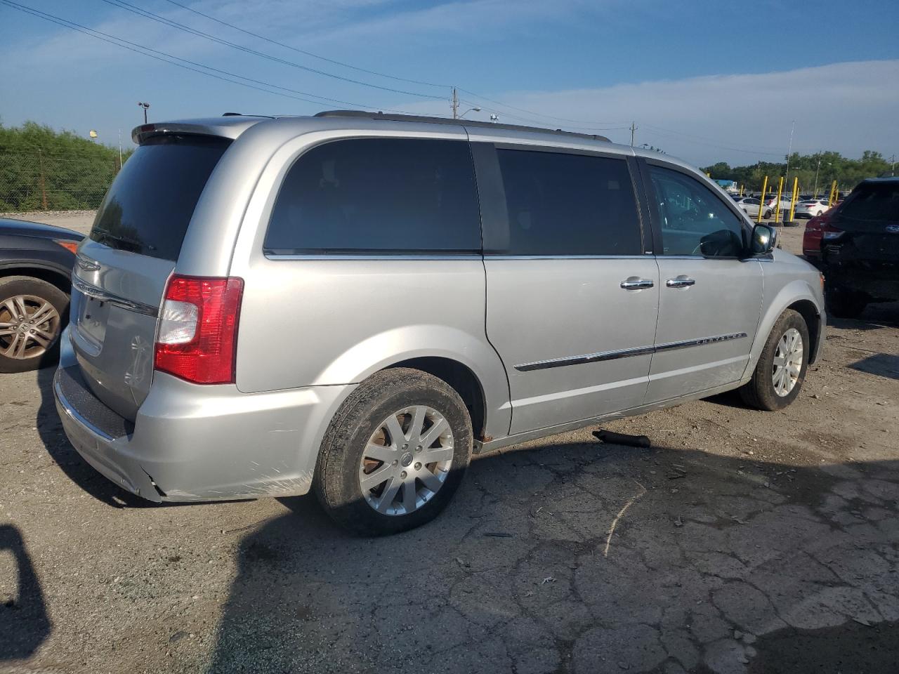 CHRYSLER TOWN & COUNTRY TOURING L