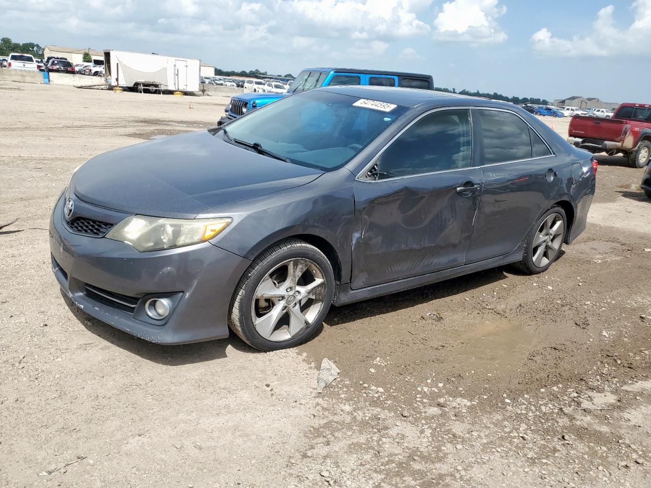 TOYOTA CAMRY SE