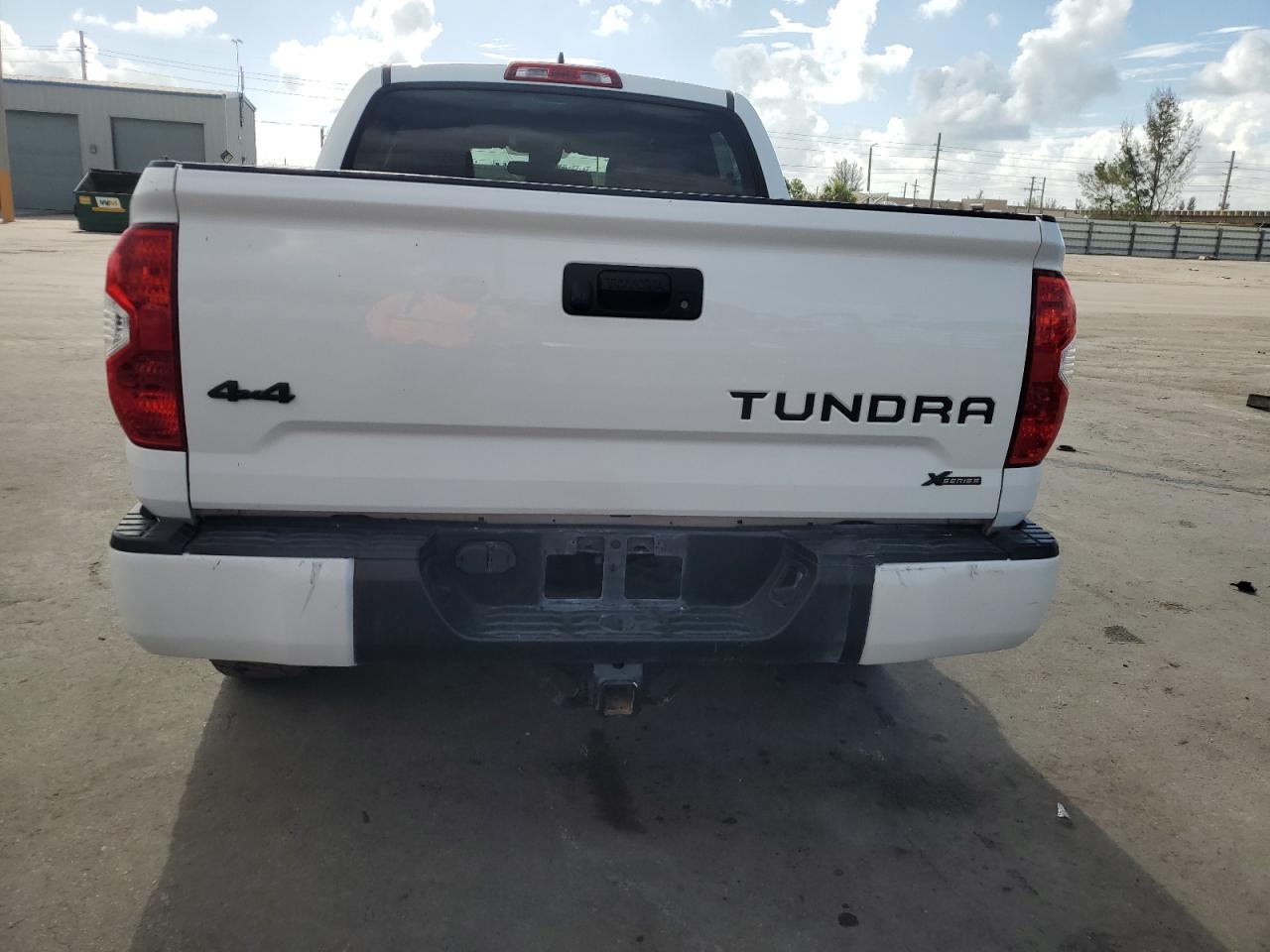 TOYOTA TUNDRA CREWMAX SR5
