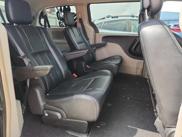2016 CHRYSLER TOWN & COU - 2C4RC1AG9GR111954