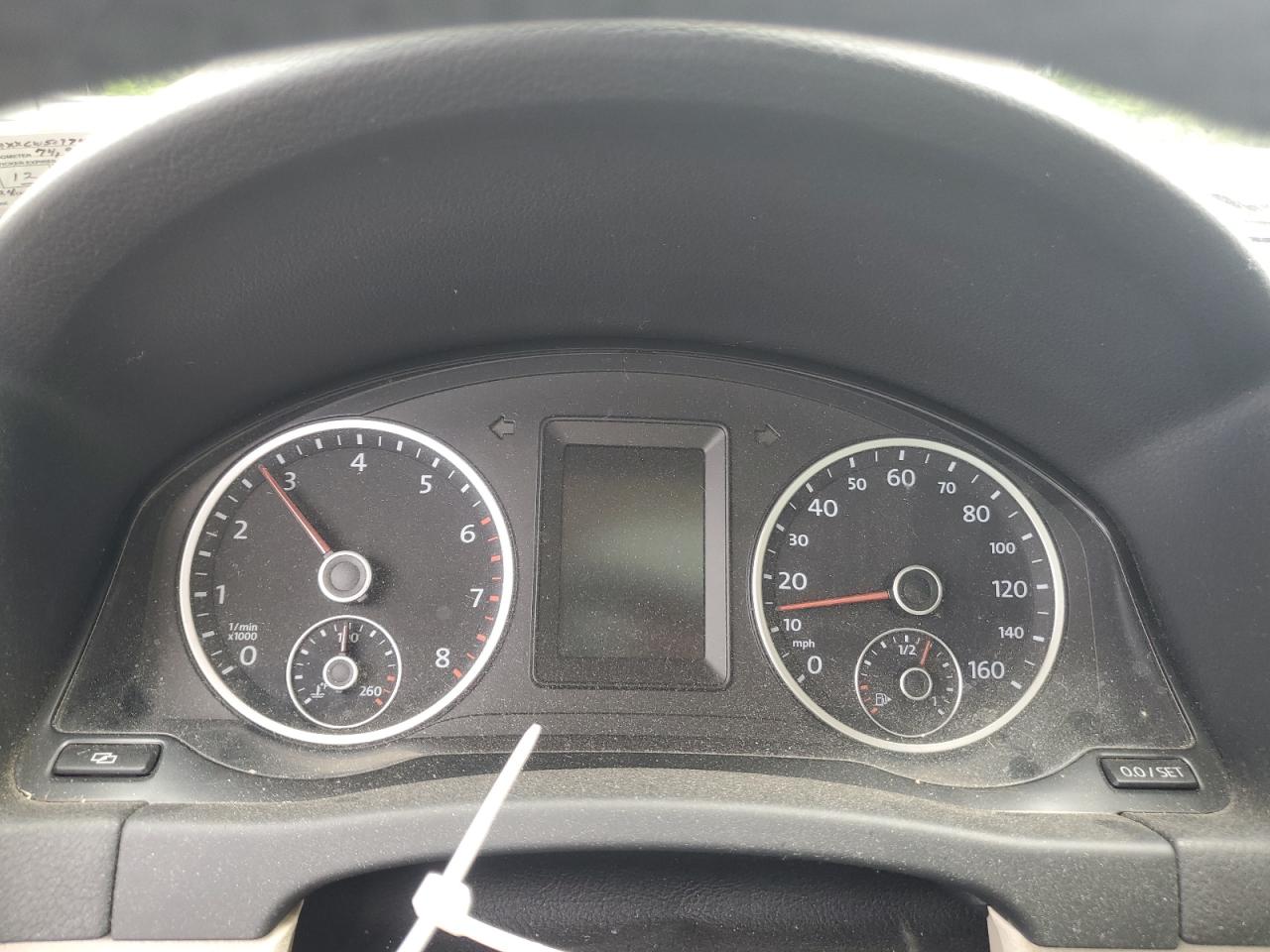 Volkswagen Tiguan s 2012