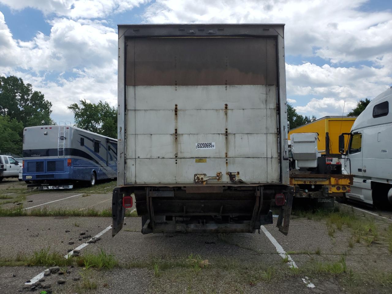 Lot #3275459713 2007 FREIGHTLINER M2 106 MED