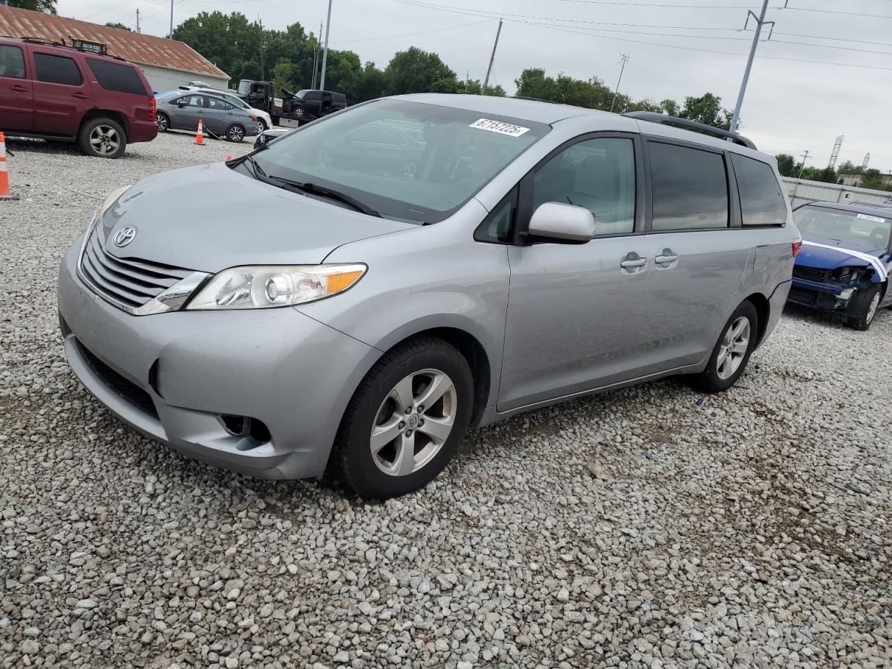 TOYOTA SIENNA LE