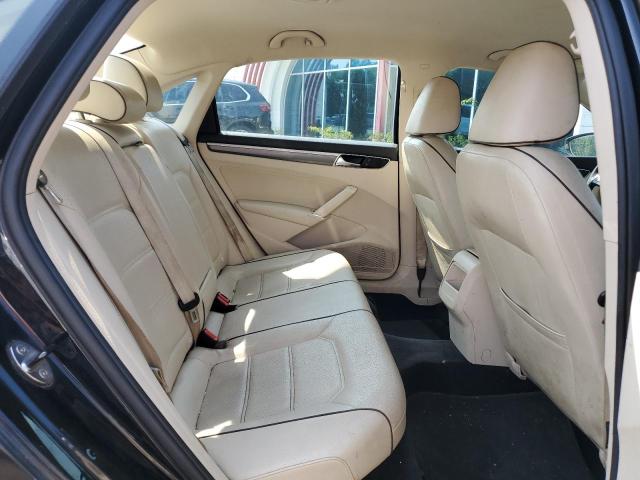 2017 VOLKSWAGEN PASSAT R-L 1VWDT7A33HC068598