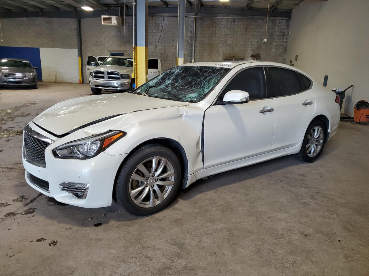 INFINITI Q70 3.7 LUXE