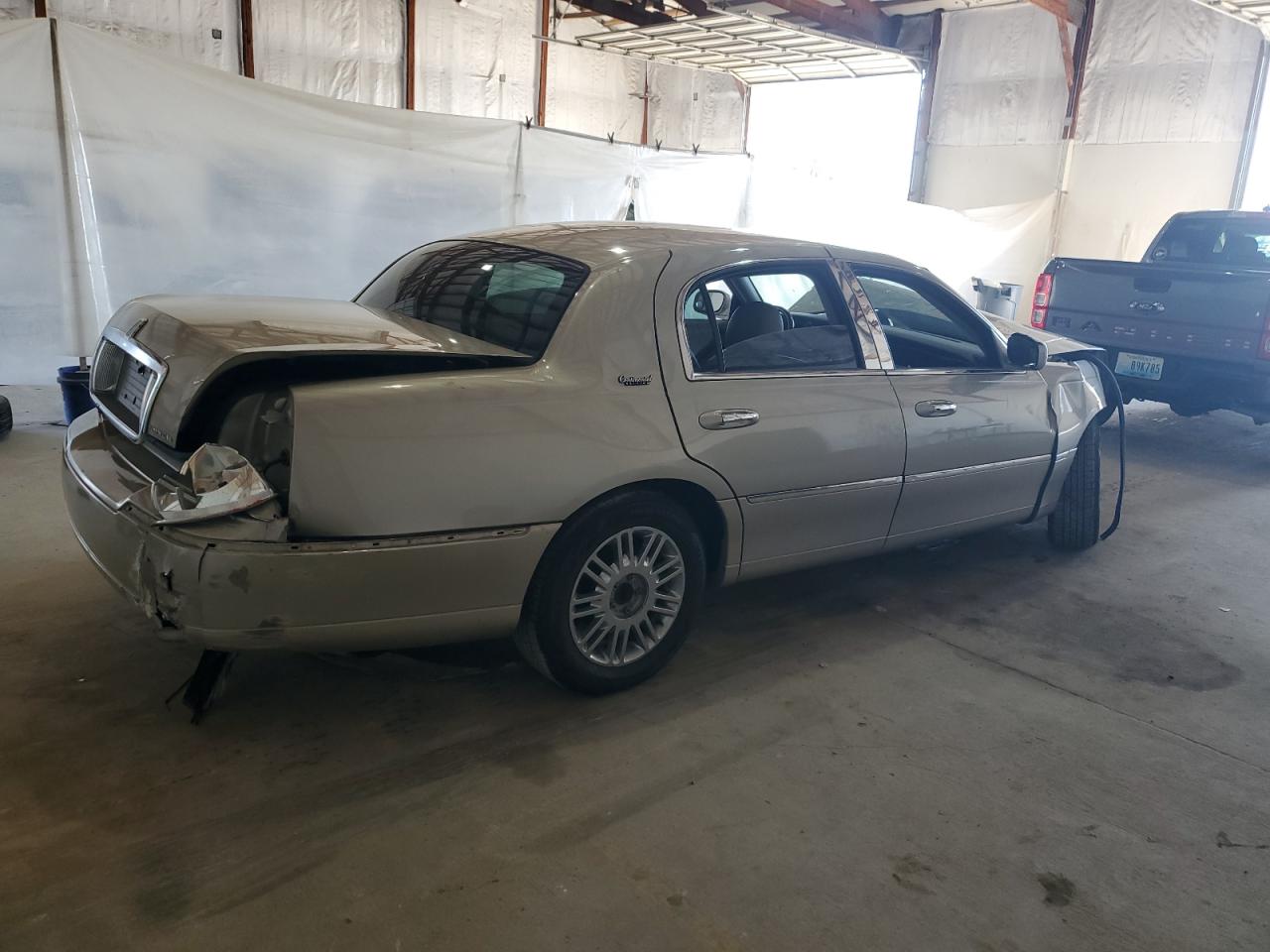 LINCOLN TOWN CAR SIGNATURE LIMITED