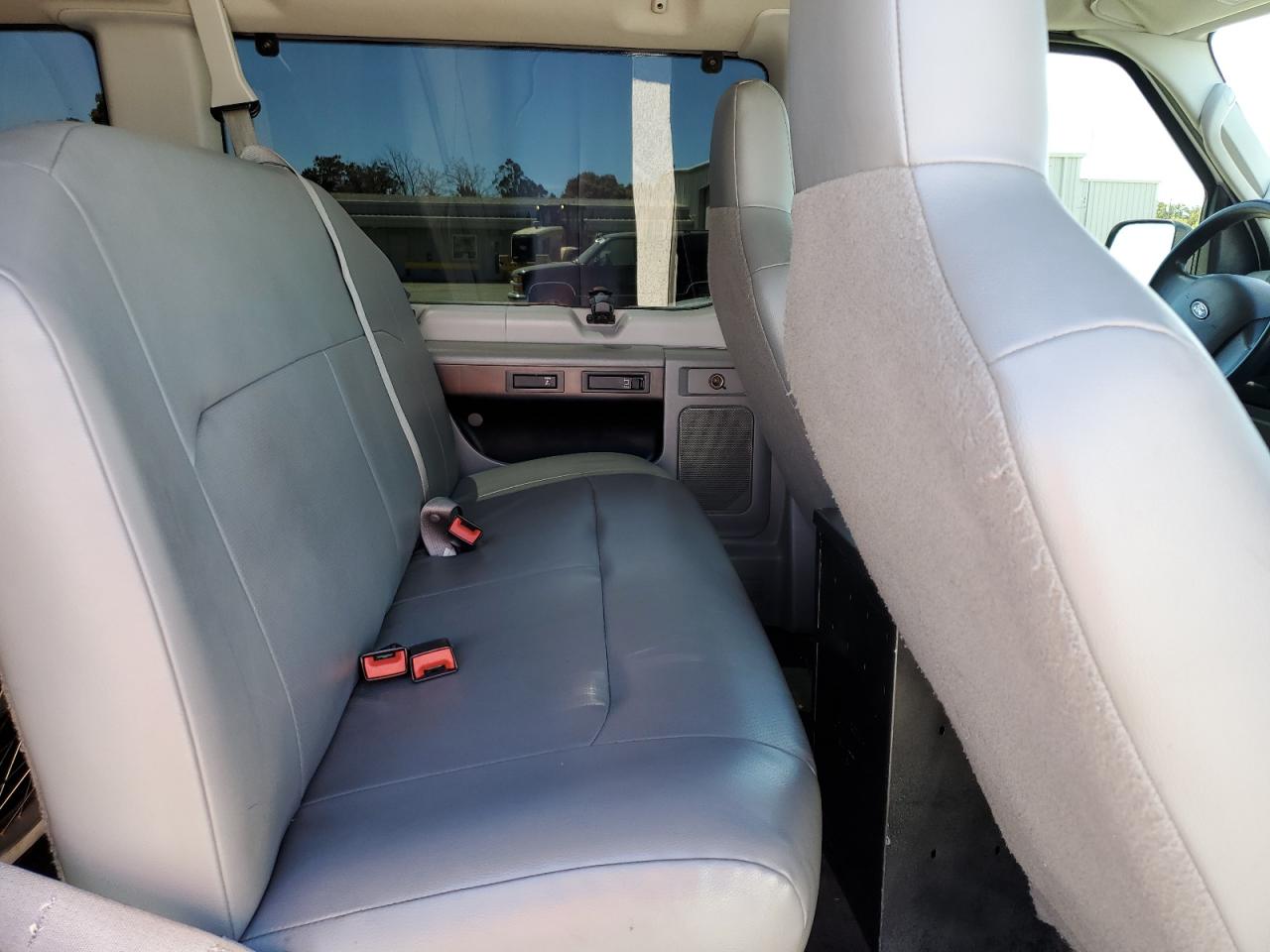 FORD ECONOLINE E150 WAGON