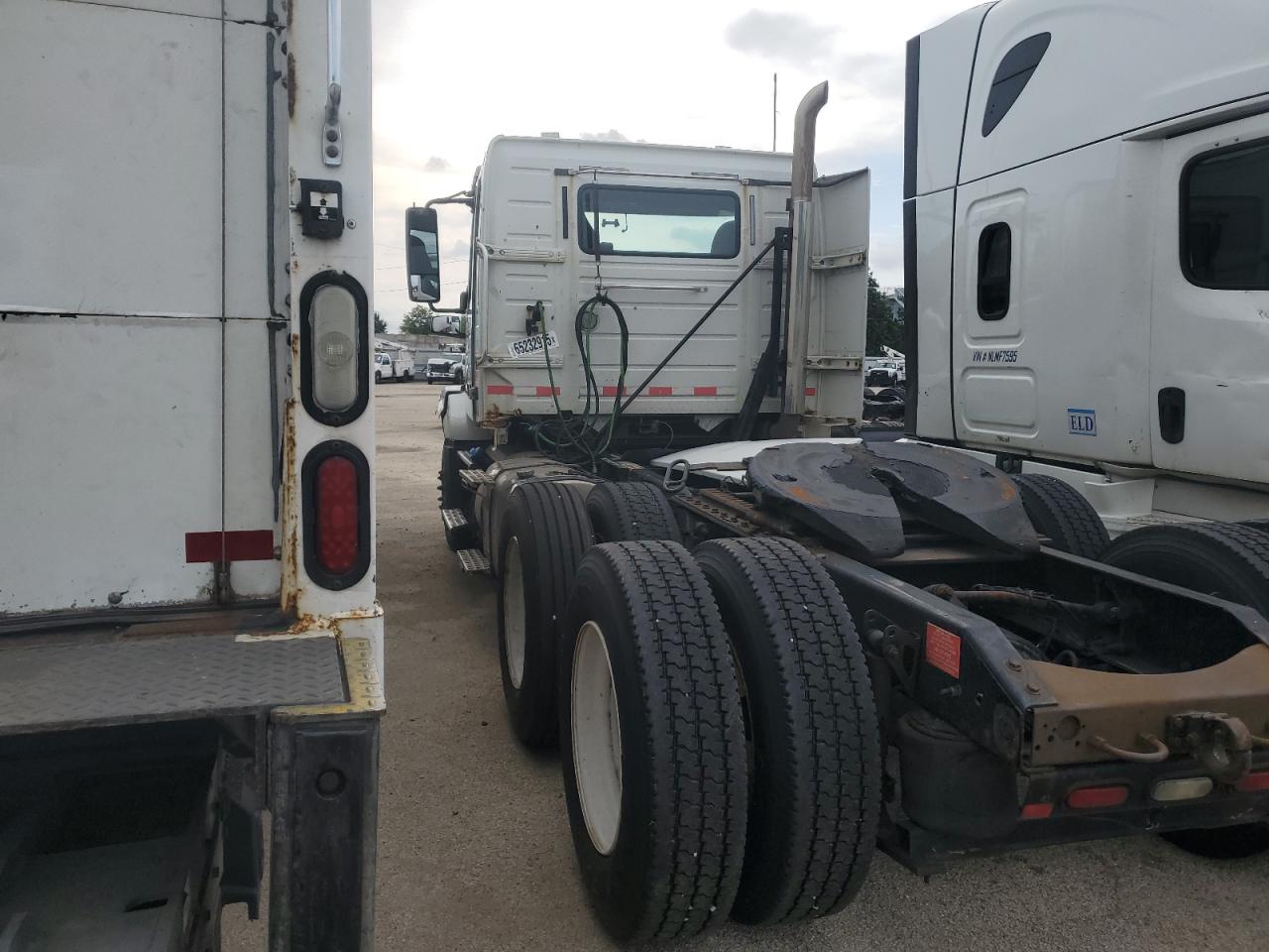 Lot #3296897894 2015 VOLVO VNL