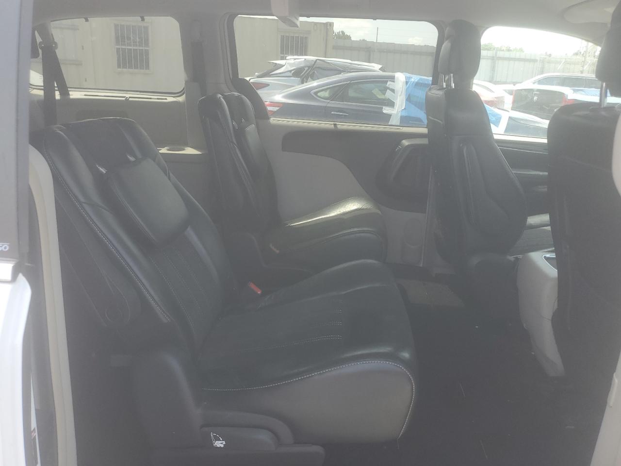 CHRYSLER TOWN & COUNTRY TOURING L