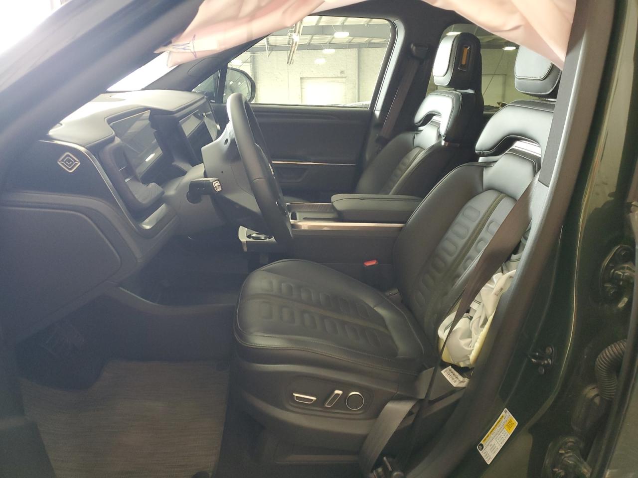 RIVIAN R1S ADVENTURE