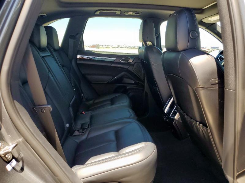 2016 PORSCHE CAYENNE SE WP1AE2A24GLA64275
